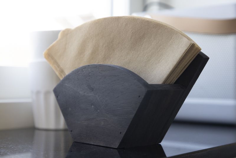 Kaffefilterholder i tre, B:20 cm